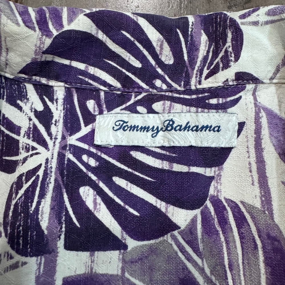 Tommy Bahama Minnesota Vikings NFL Tropical Print Shirt Mens XL Purple White - Picture 2 of 8